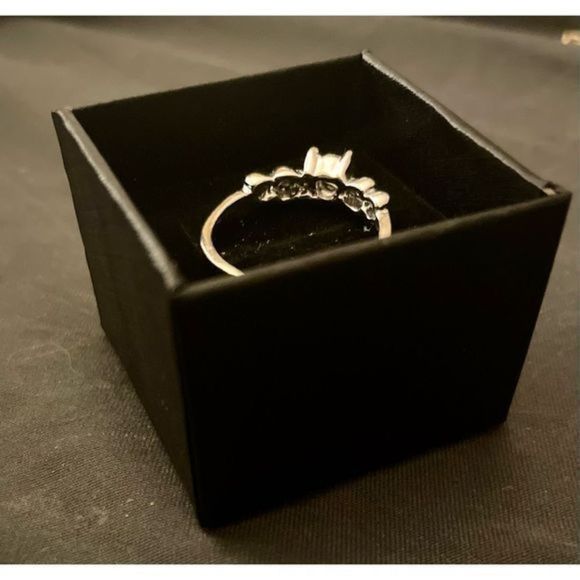 SQUARE WHITE SAPPHIRE N SILVER RING - Picture 5 of 5